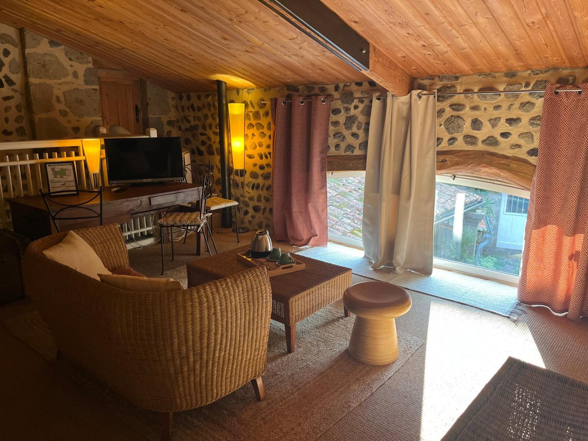 Hotel La Cour Carree Perrier Exterior foto