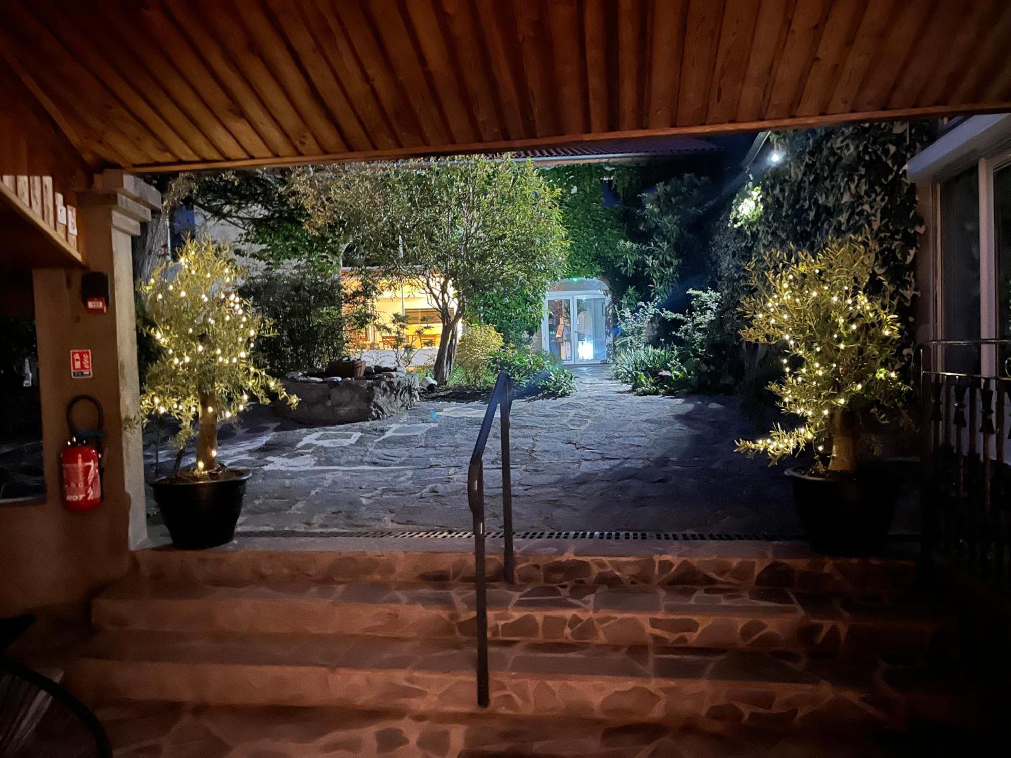 Hotel La Cour Carree Perrier Exterior foto