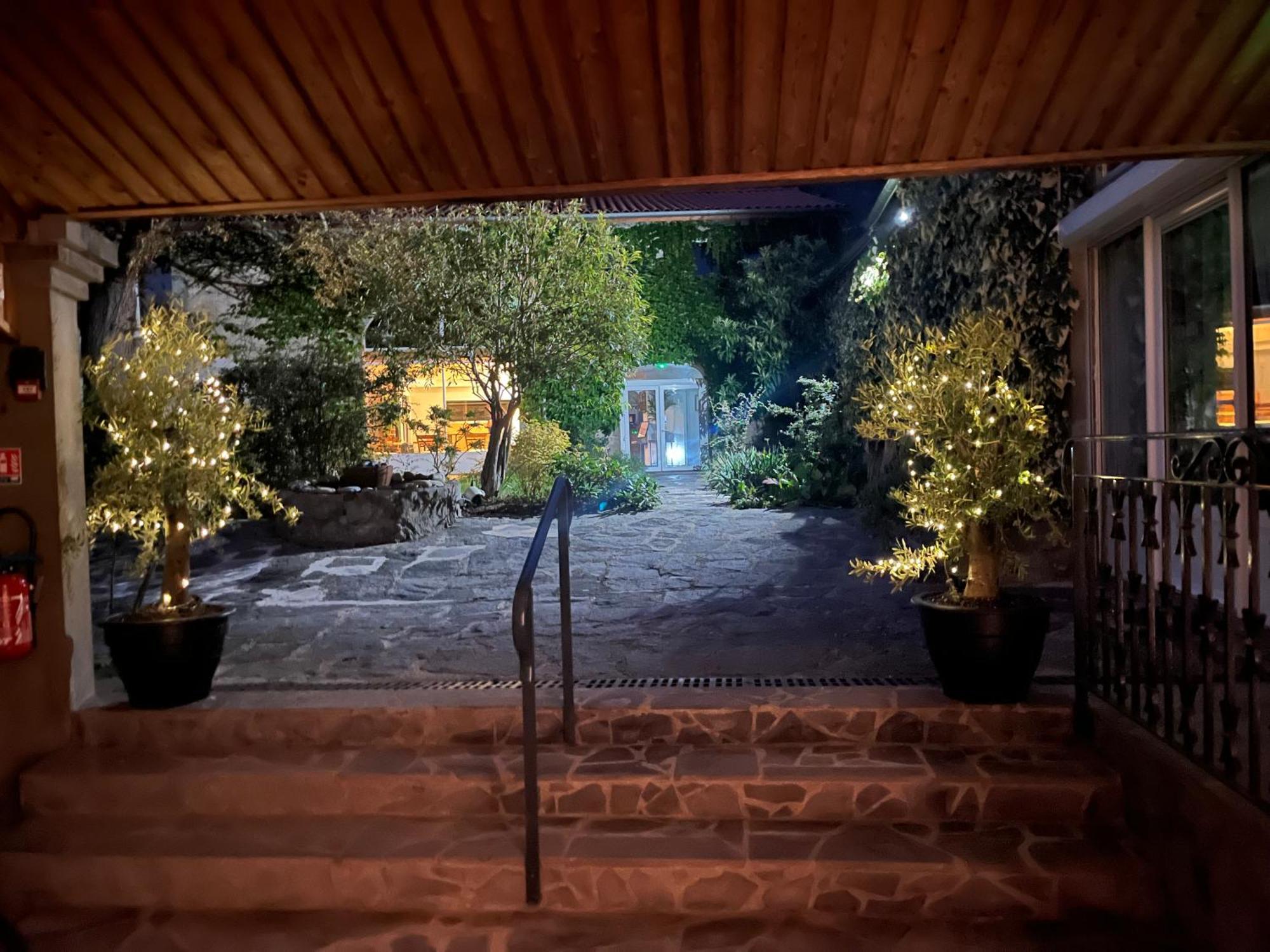 Hotel La Cour Carree Perrier Exterior foto