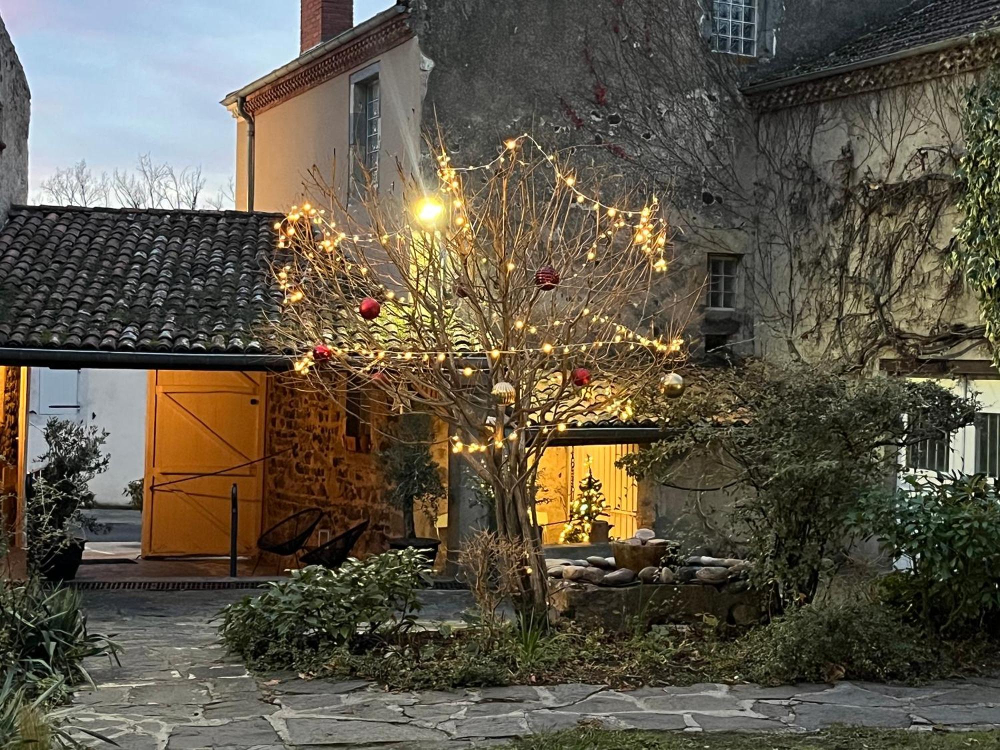 Hotel La Cour Carree Perrier Exterior foto